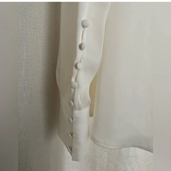 New Express Cream Top with detailed button on sleeve. - Picture 3 of 4